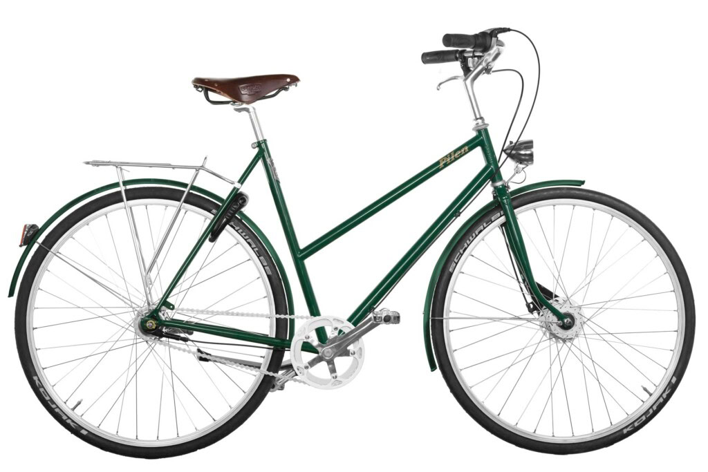 Pilen GT Ladies Green RAL 6005. Silver rims. Rotating chainguard. Extra equipped: Single Colour Bike, Saddle Brooks B17 Brown Genuine Leather and Tyres Schwalbe Kojak.