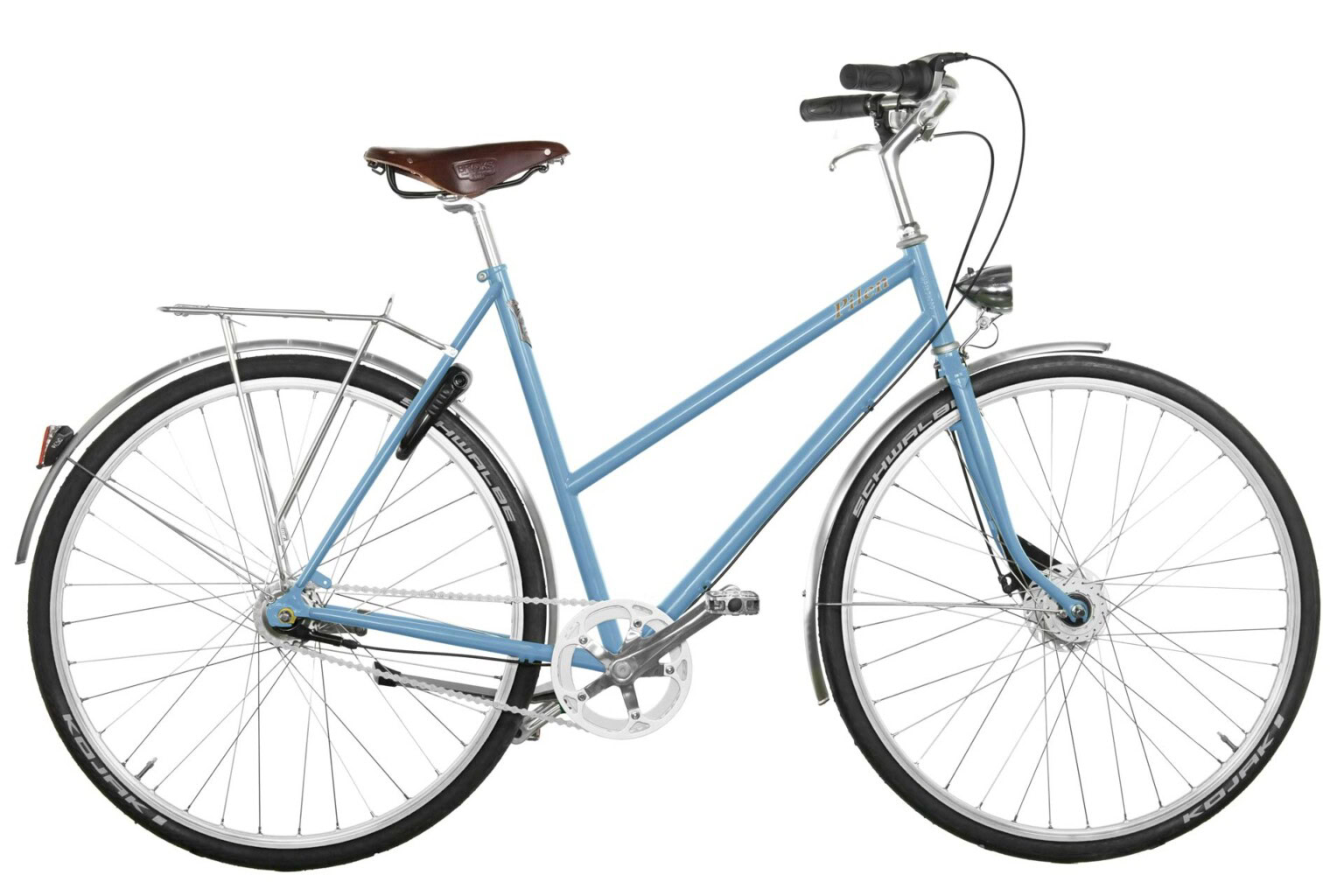 Pilen GT dam Ljusblå RAL 5024. Silverfälgar. Roterande kedjeskydd. Extrautrustad: Plusfärg Ljusblå RAL 5024, sadel Brooks B17 brun i äkta läder och däck Schwalbe Kojak.