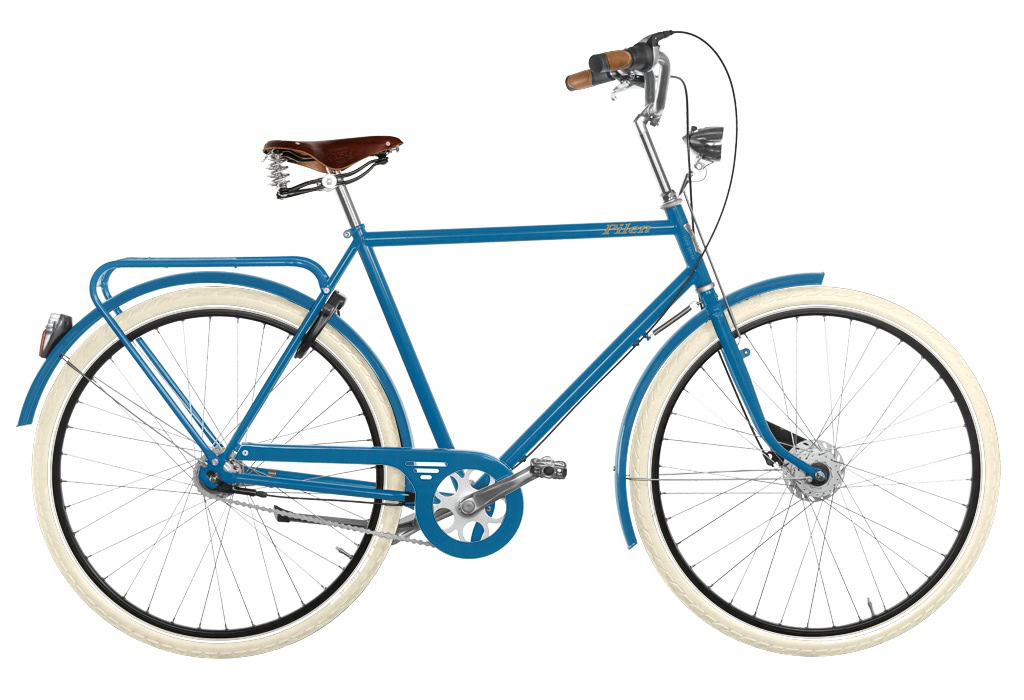 Bilden visar vilka färgade komponenter cykeldesignen Pilen Lyx Dalhem har. En pärla på vägen hem i N. Tjusts härad. Herrcykel. Ram Blå, korg ingen, pakethållare blå, kedjeskydd blå, handtag kork, stänkskärmar blå, fälgar svarta, sadel b67 brun, däck creme och klocka pilen.